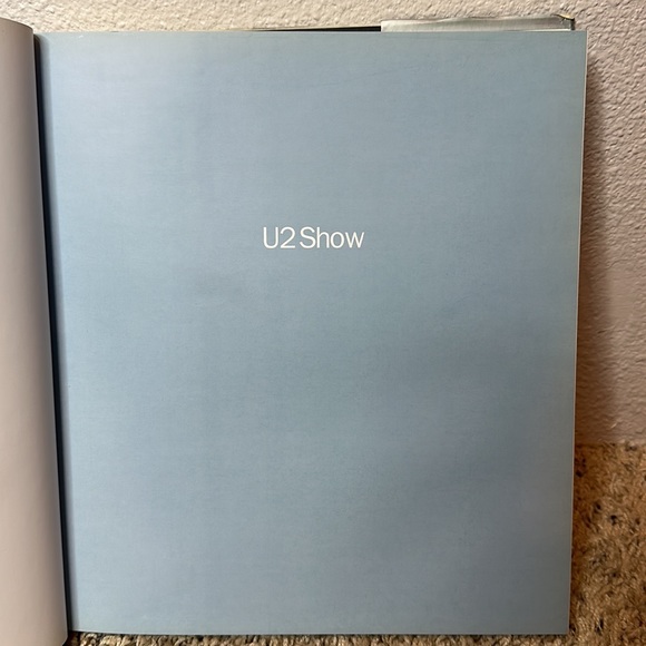 2004 U2 Show by Diana Scrimgeour Hardcover - Picture 3 of 5